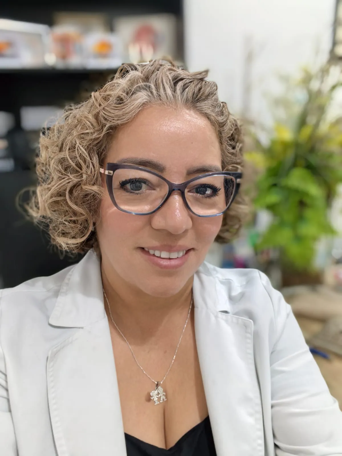 Dr. Fabiola Flores, ophthalmologist and eye surgeon in Cancún, Mexico