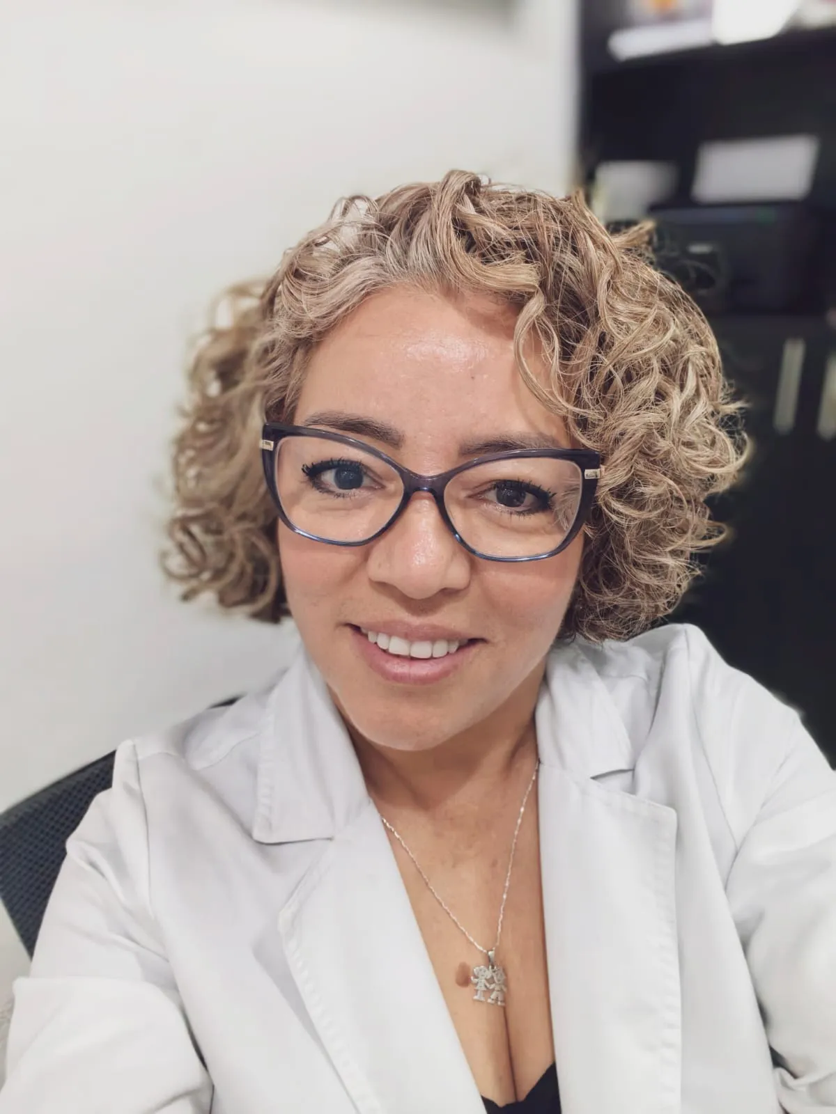 Dr. Fabiola Flores Arredondo, ophthalmologist and eye surgeon in Cancún